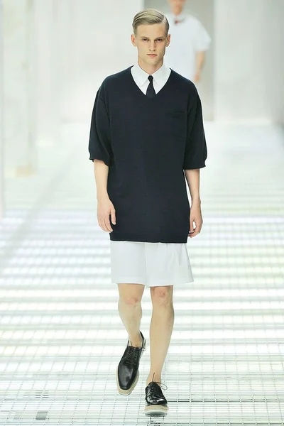 Look 32